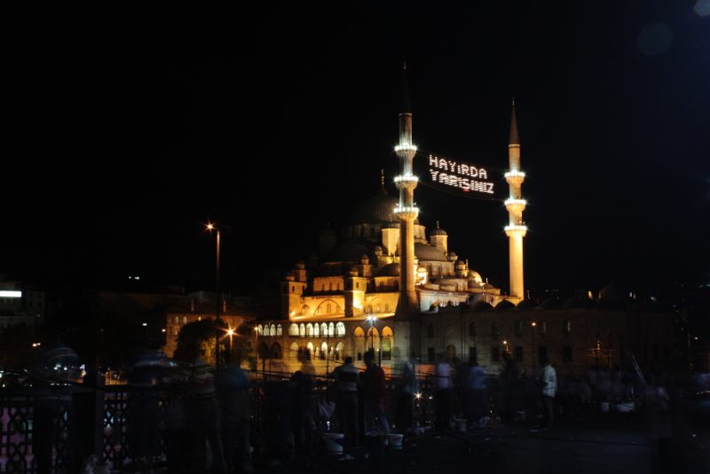 Eminönü Yeni Camii ve balıkçılar